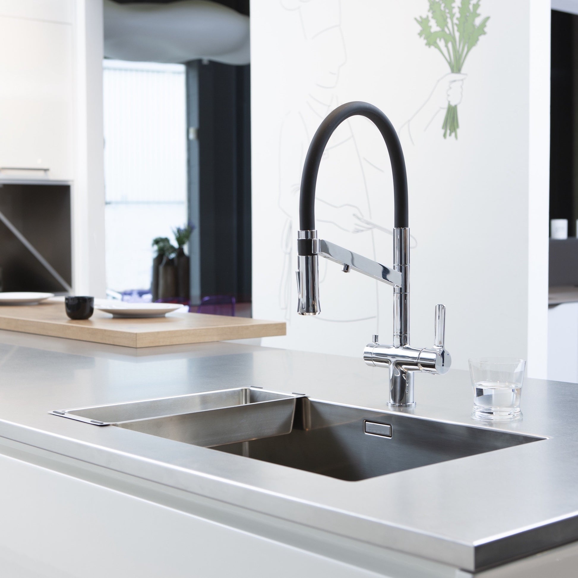 Robinet mitigeur 3 voies Osmodyn Chef, douchette, finition chromée, en situation